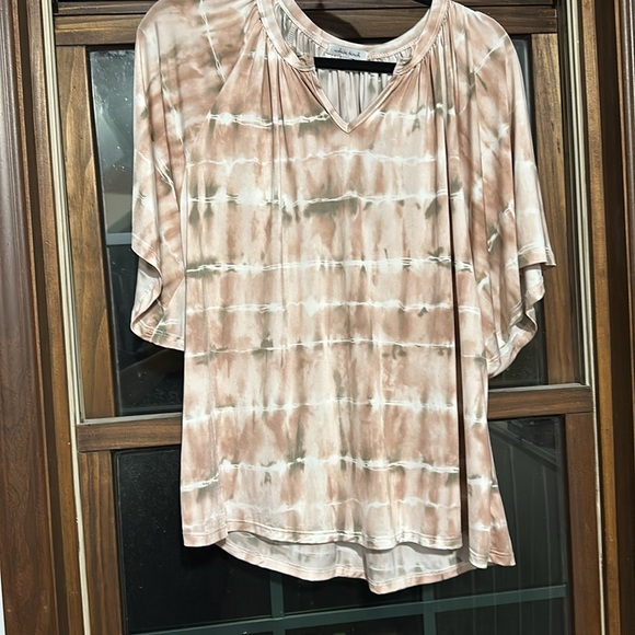 Soft flowy blouse - Picture 2 of 3